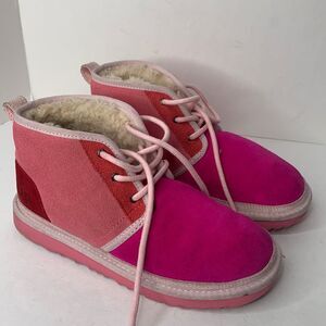 Children’s UGG Neumel Mash-up Chukka pink suede ankle boot